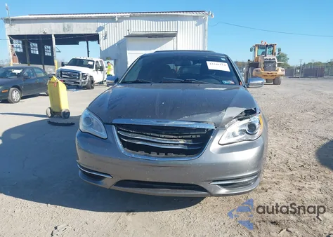 2013 Chrysler 200 Touring z USA, uszkodzony, nr VIN 1C3CCBBB7DN593545